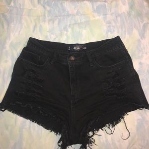 Hollister black distressed shorts✨
