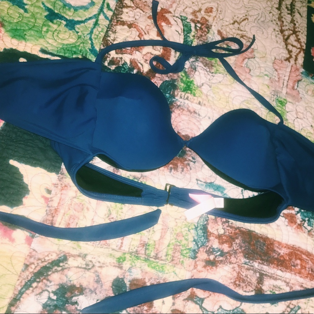 VS blue wrap top