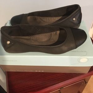 Black comfy flats