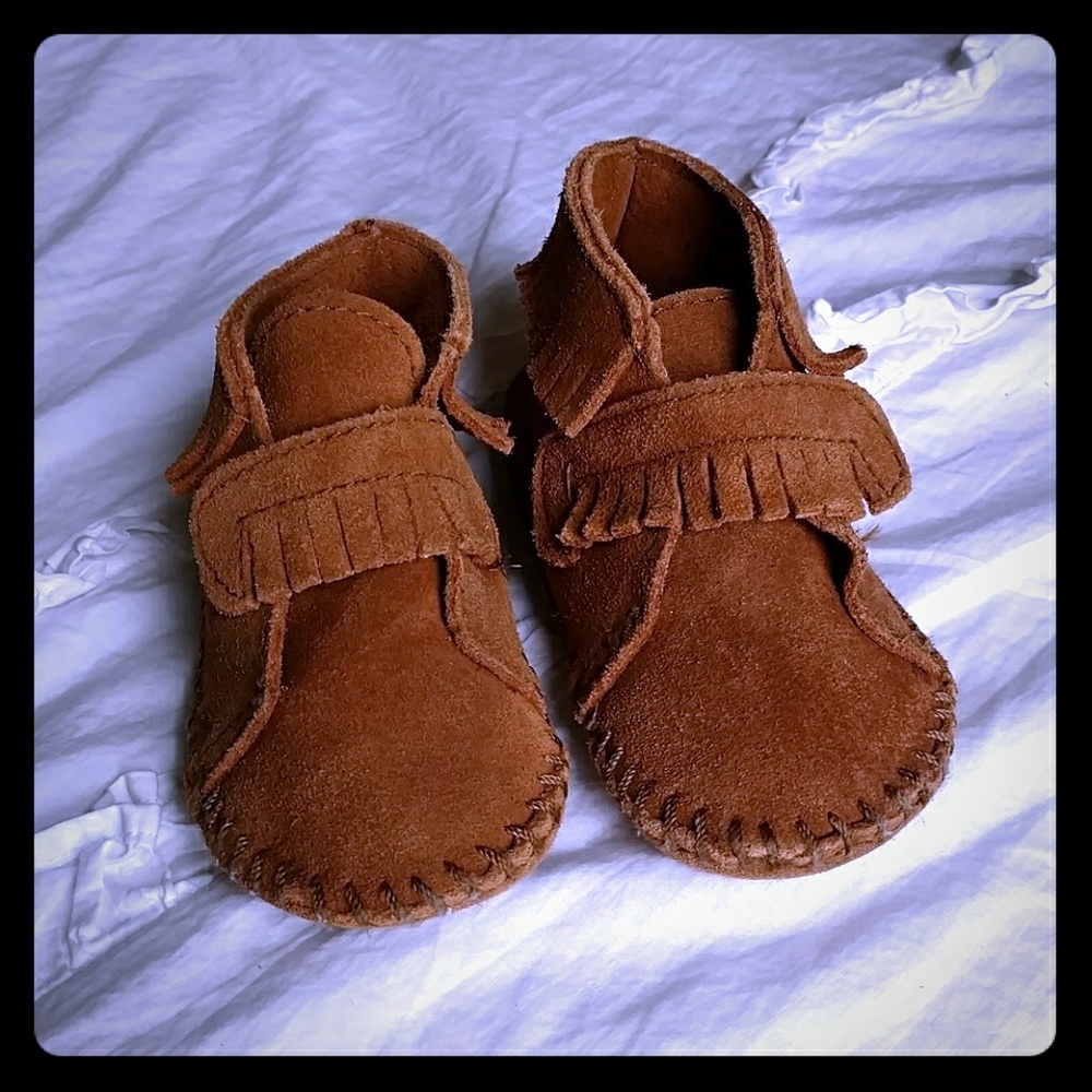 Minnetonka little kid moccasins, size 5
