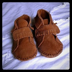 Minnetonka little kid moccasins, size 5