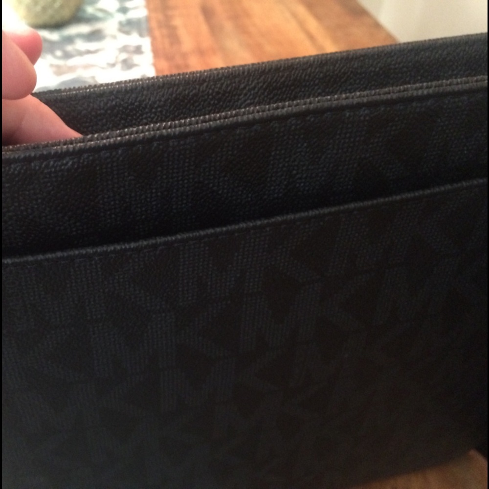 Michael Kors cross body bag**SOLD*** - Picture 4 of 4