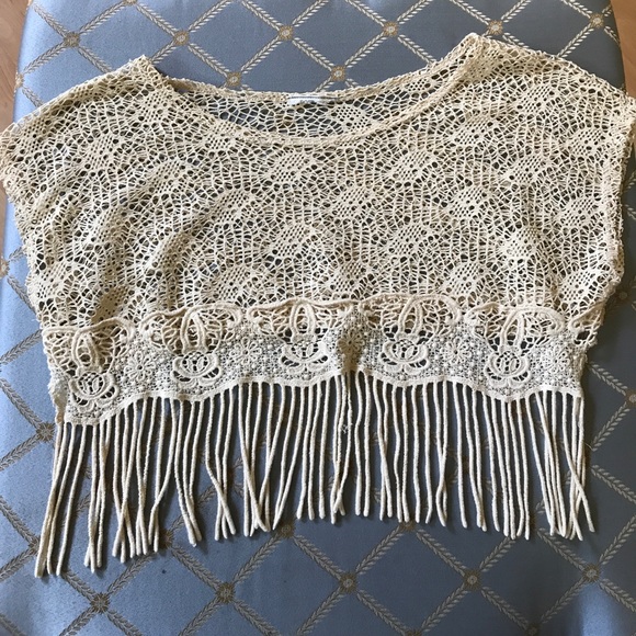 Soft Summer Crop w/ Fringe - Picture 2 of 3