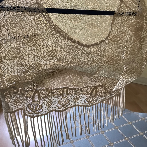 Soft Summer Crop w/ Fringe - Picture 3 of 3