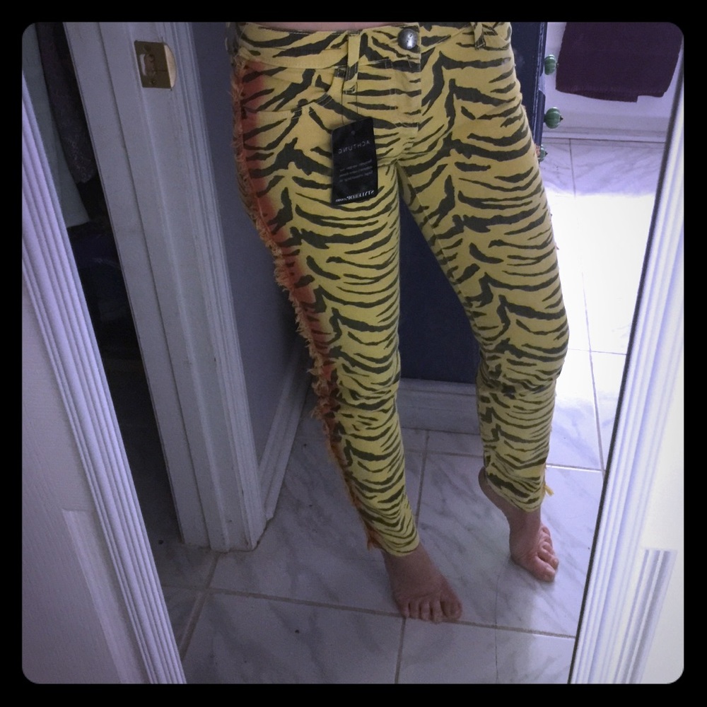 🐯 Yellow tiger print skinny jeans with fringe 🐯