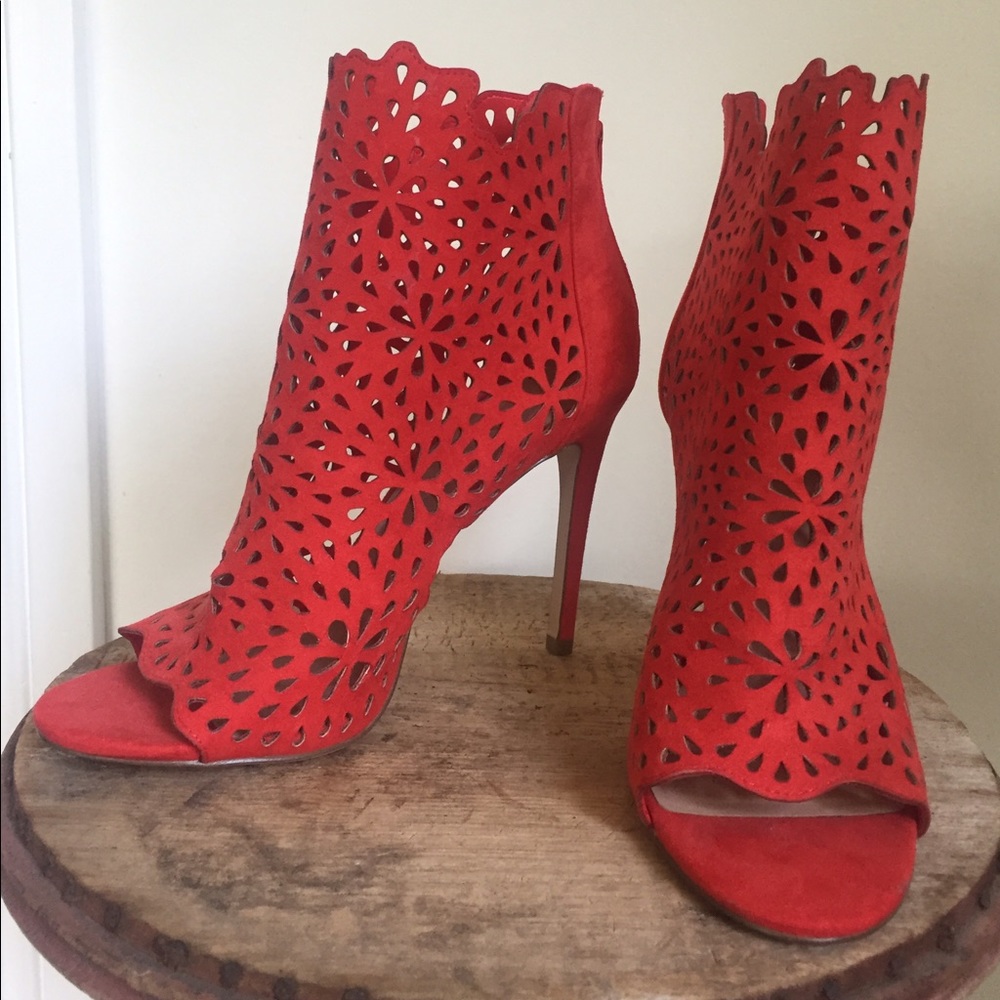 BRAND NEW red Aldo heels!!
