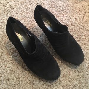 Me Too black booties