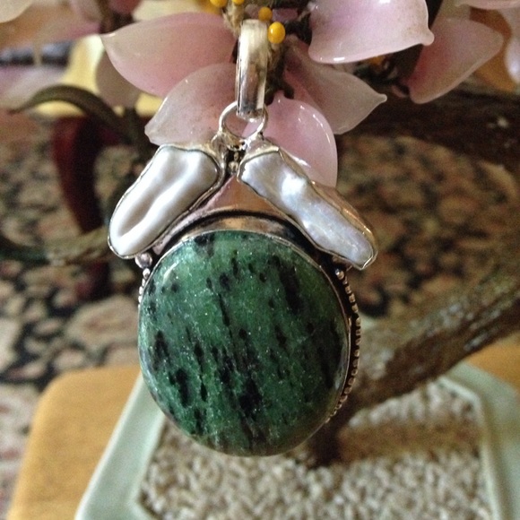 Vintage 925 Ruby Zoisite &Biwa pearl pendent