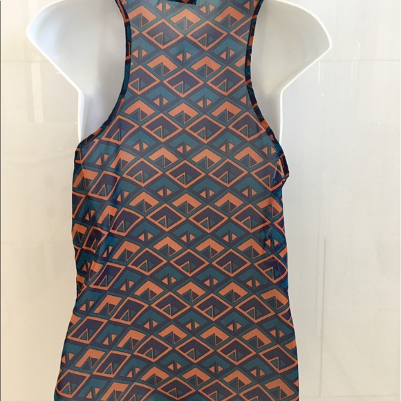 Nice top - Picture 2 of 3