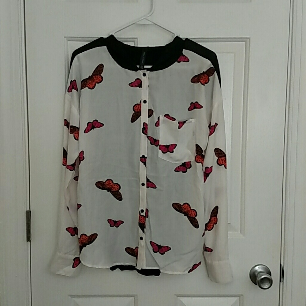 Hooded long sleeve shirt