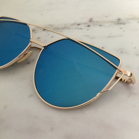 "Natalie" Sunglasses || Blue/Gold Mirror Cat Eye - Picture 4 of 6