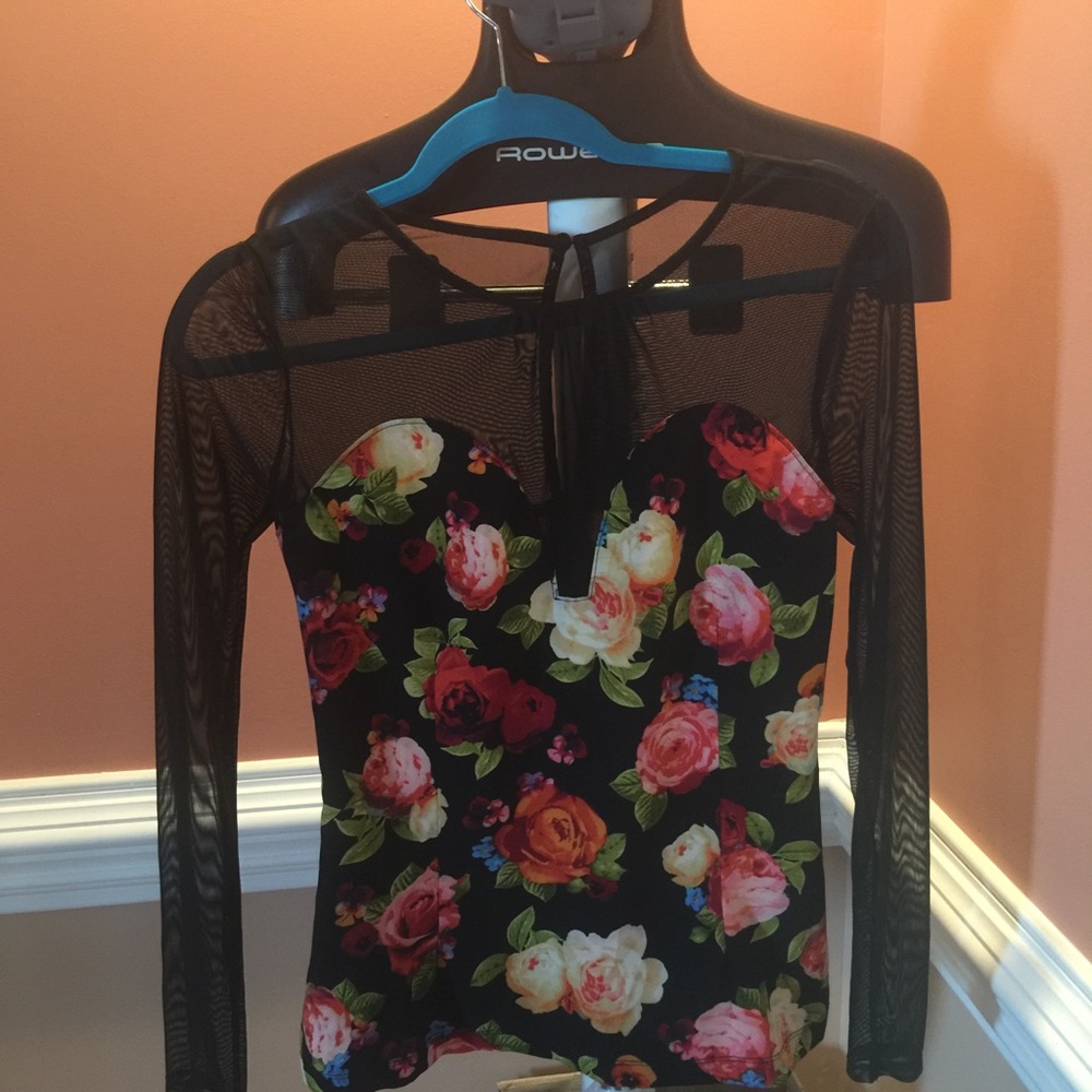Guess top