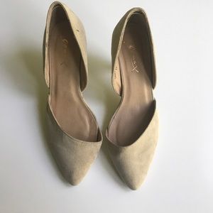 7.5 Tan Heels