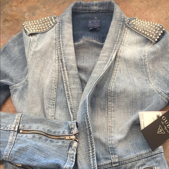 Guess - Picture 3 of 4