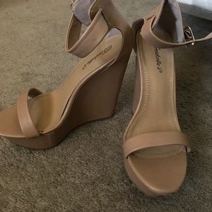 Nude wedges