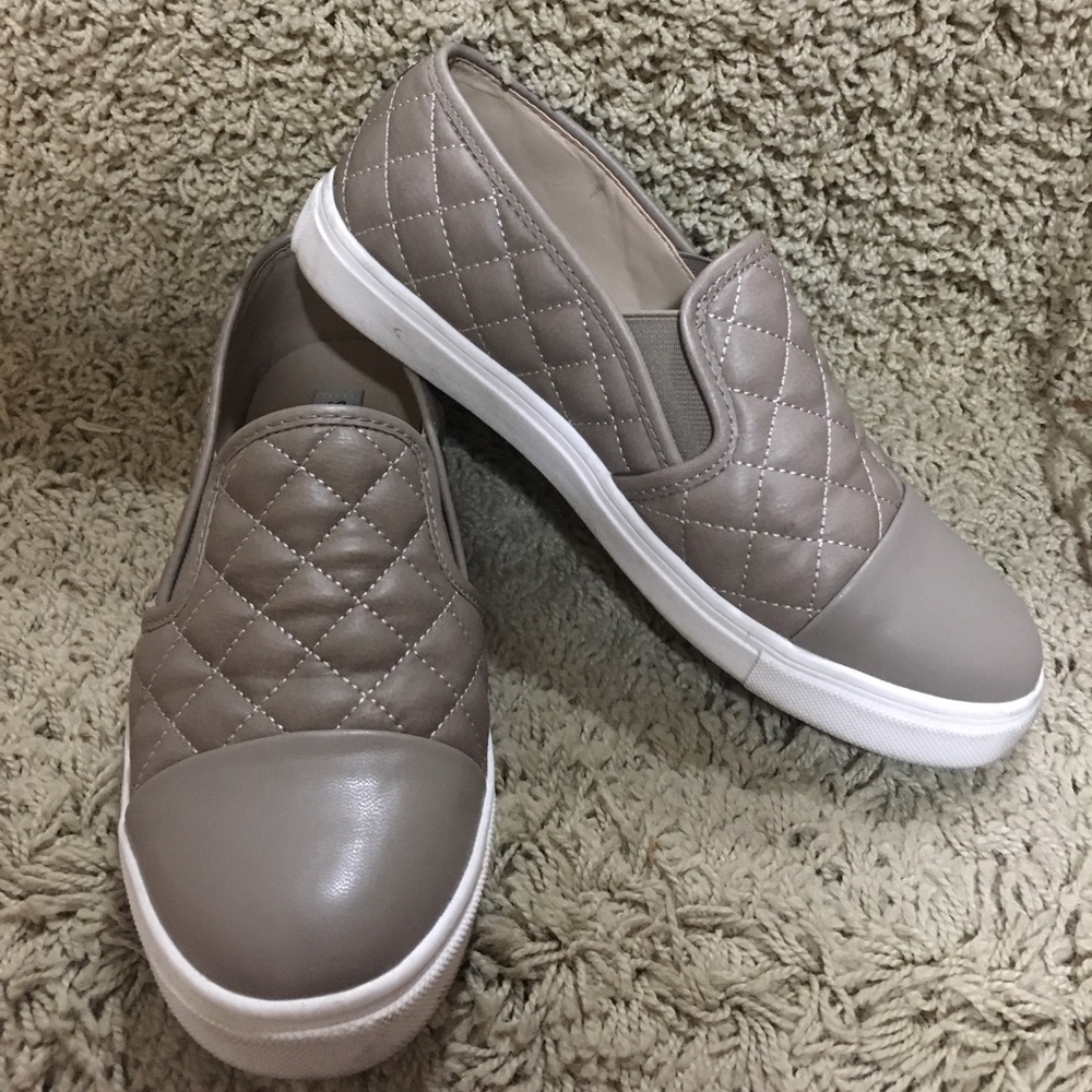 Steve Madden Slip Ons Beige Nude Size 6