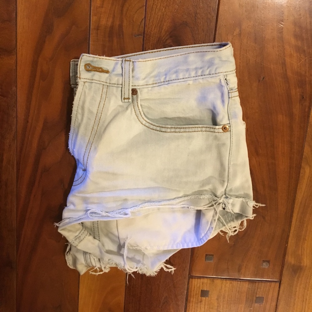Levi's High Waisted Shorts (W 31)