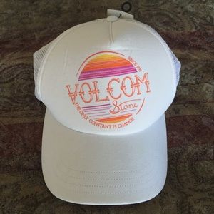 Spring/Summer Volcom Trucker Hat 🌺