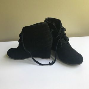 7.5 Worn Lace Up Wedge Booties