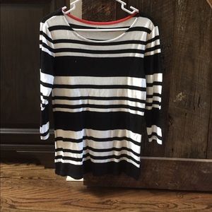 3/4 sleeve black and white GAP tee