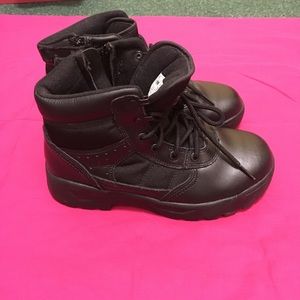 Slip resistant boots (EMT)