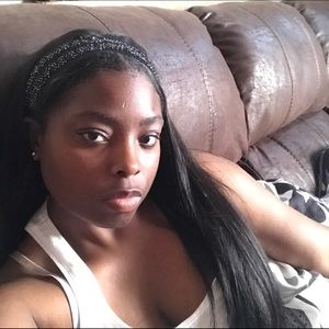 Meet your Posher, Nakieta