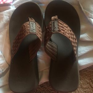 Brown reef sandals size 8