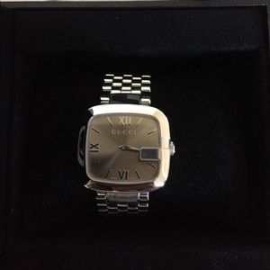 Authentic Gucci women watch.