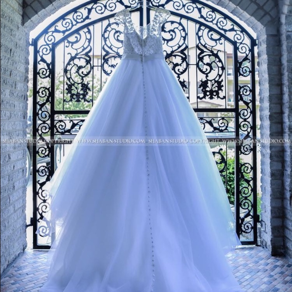 Size 12 allure ball gown wedding dress