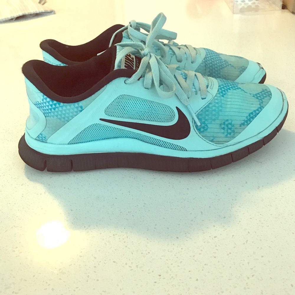 ✨SALE✨Nike Free 4.0 v3 Sneakers