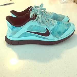 ✨SALE✨Nike Free 4.0 v3 Sneakers