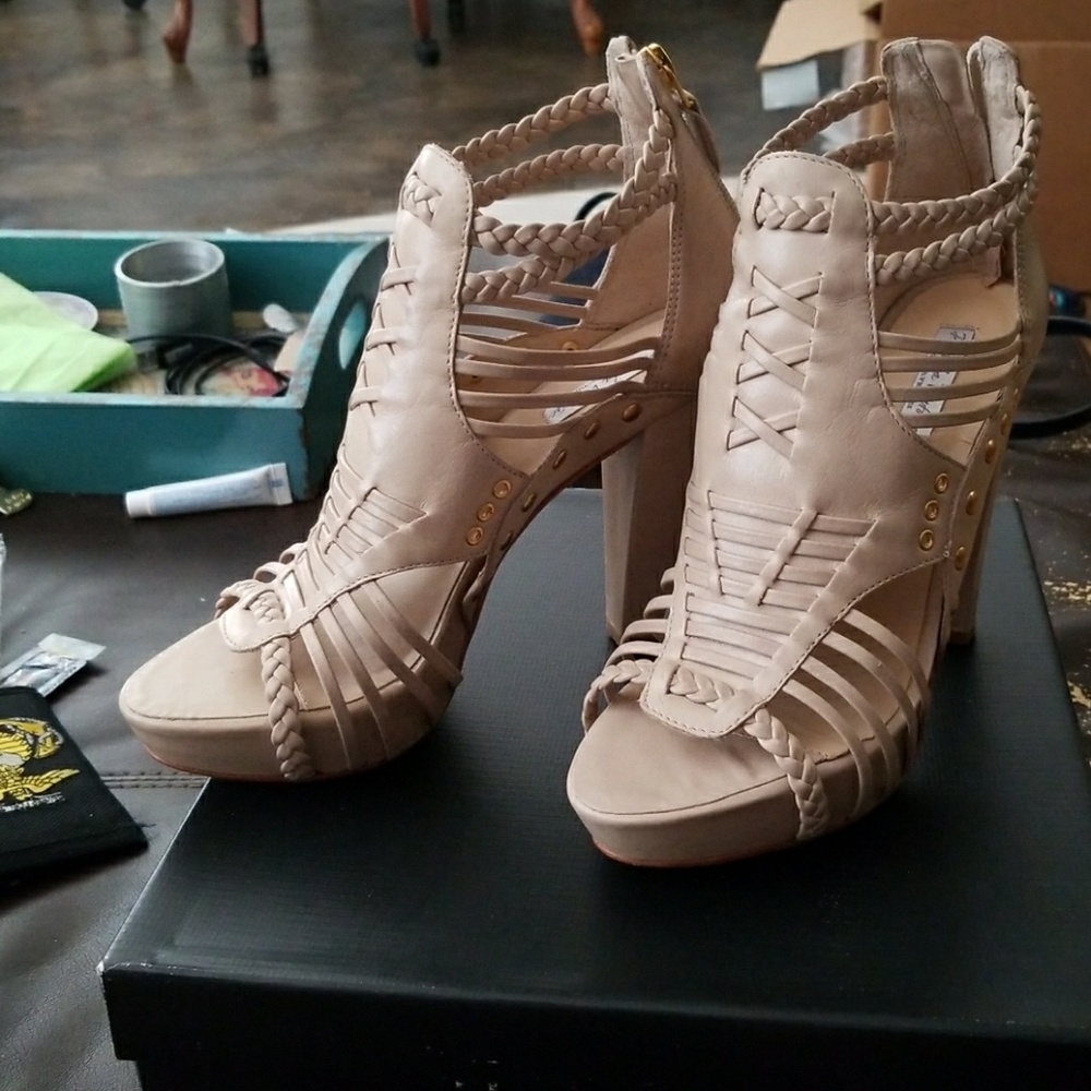 Gorgeous heels!!!