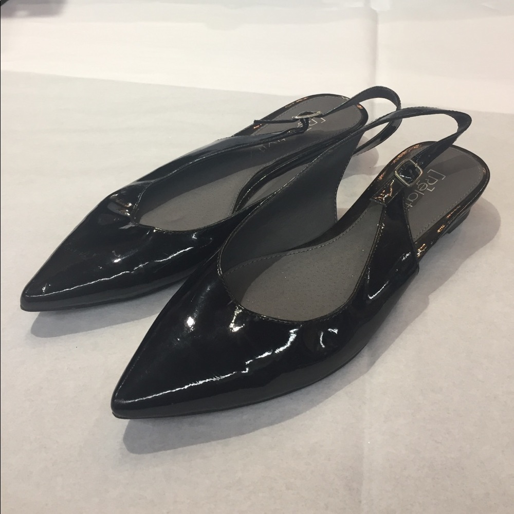 relativity black pointy mini wedge shoe