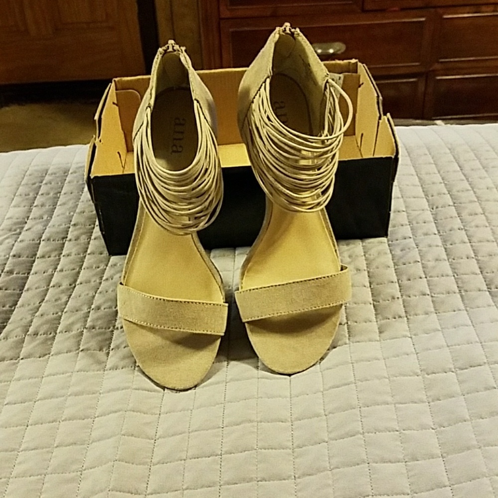 Nwot Ana wedge sandals