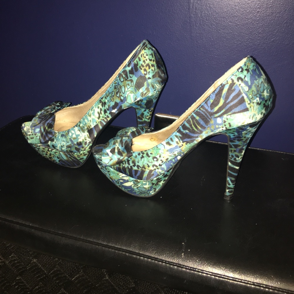 Heels - Picture 2 of 3