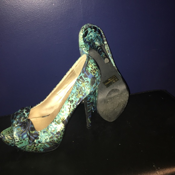 Heels - Picture 3 of 3
