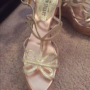 Gold "butterfly" strap platforms, approx 4.5" heel