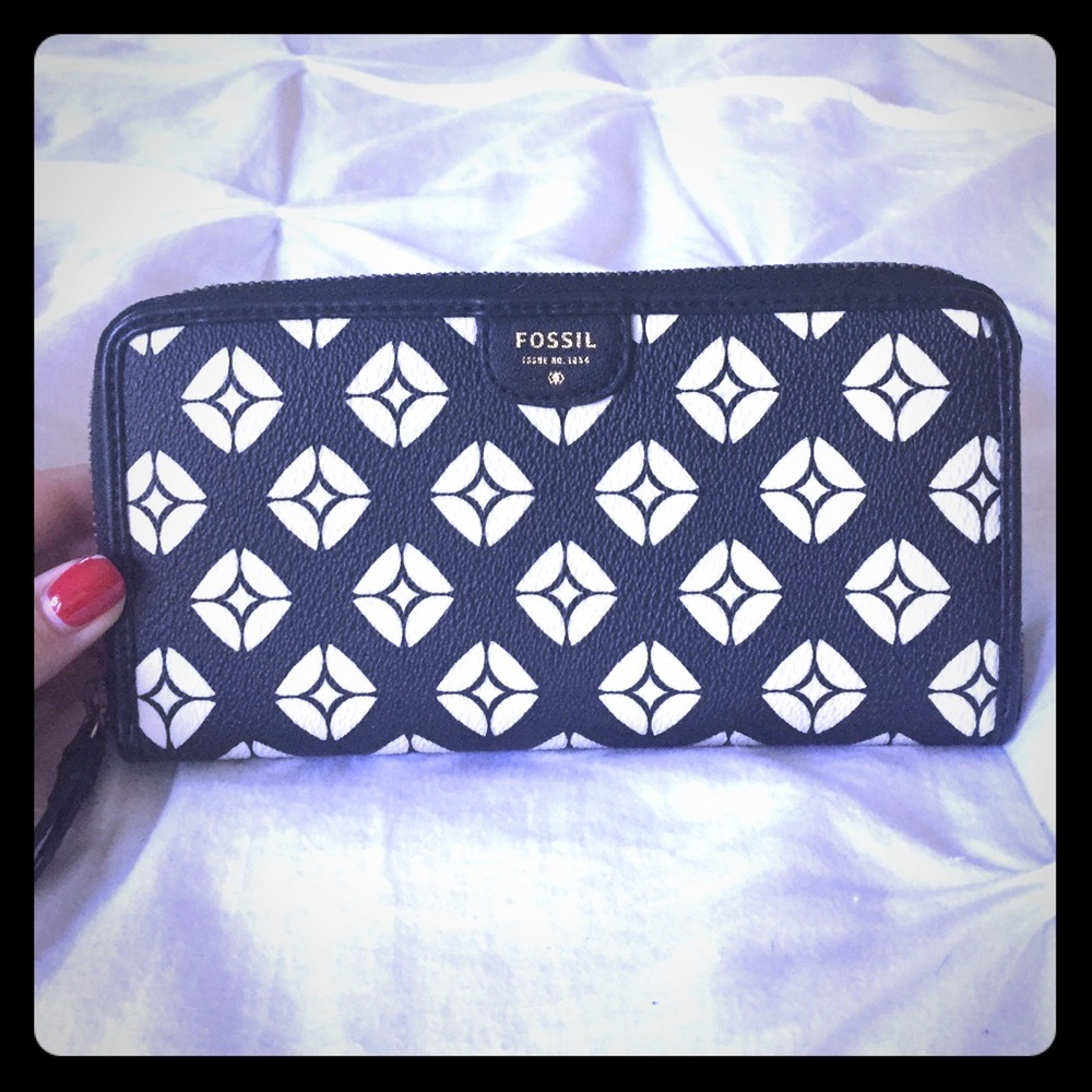Black & White Fossil Wallet (never used)