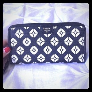 Black & White Fossil Wallet (never used)