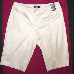 White capri/shorts