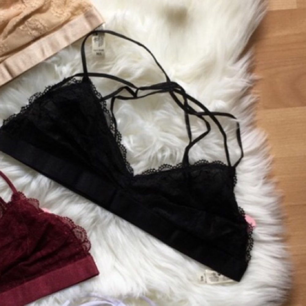 🎉CLEARANCE🎉 Black Strappy Floral Bralette - Picture 4 of 4