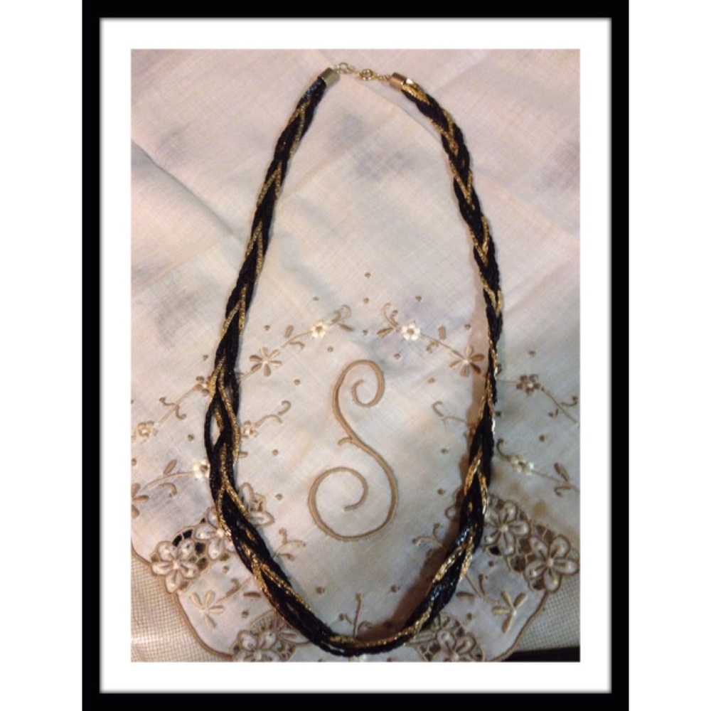 THREADED NECKLACE💕💕