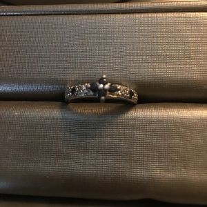 Natural sapphire and diamond ring