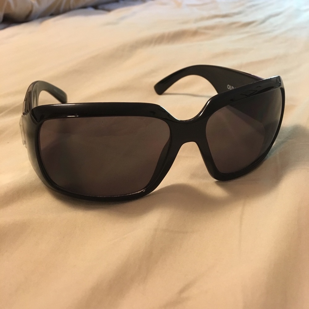 Black Women's Sunglasses with Gem on Side