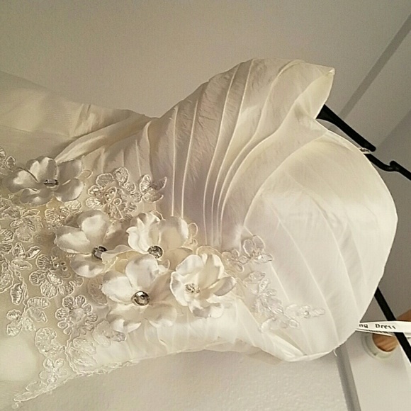 Dress - Picture 3 of 4