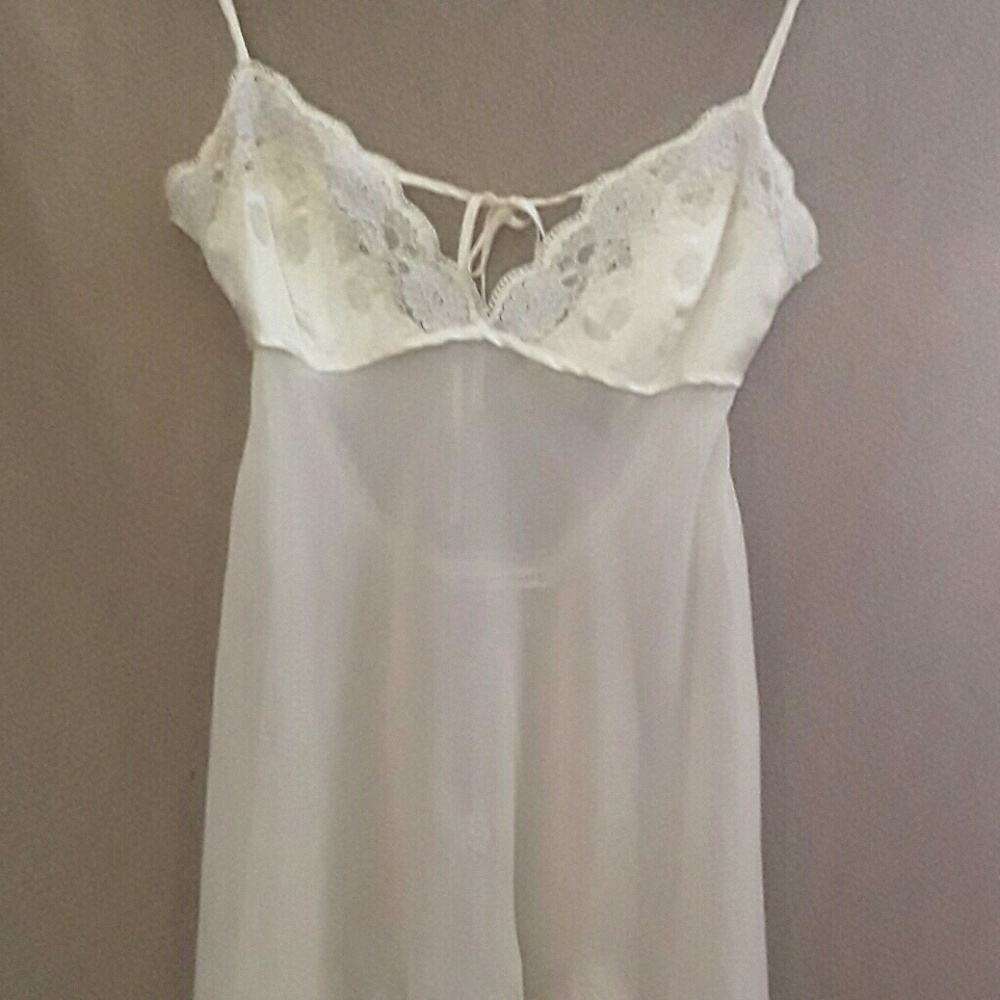 Vs chemise nwot   SOLD