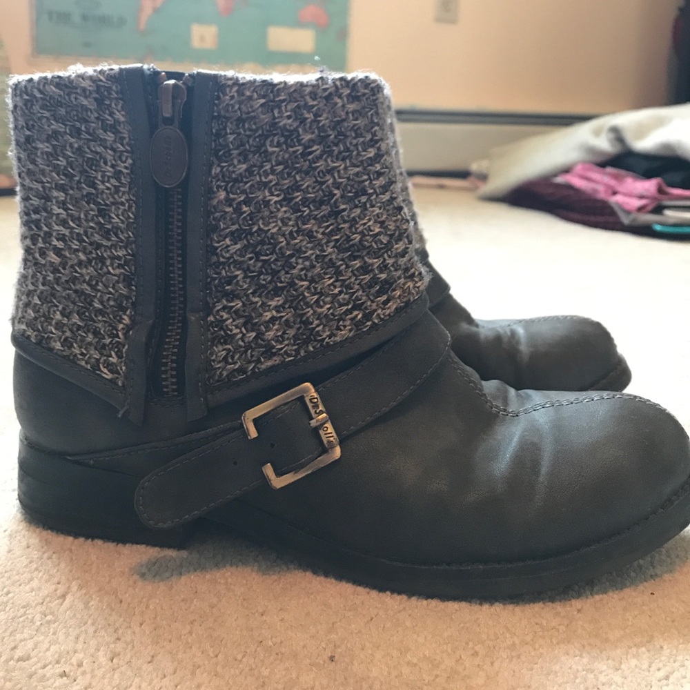 Grey boots