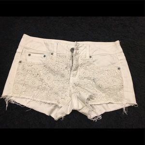 |A M E R I C A N•E A G L E| laced jean shorts🌼