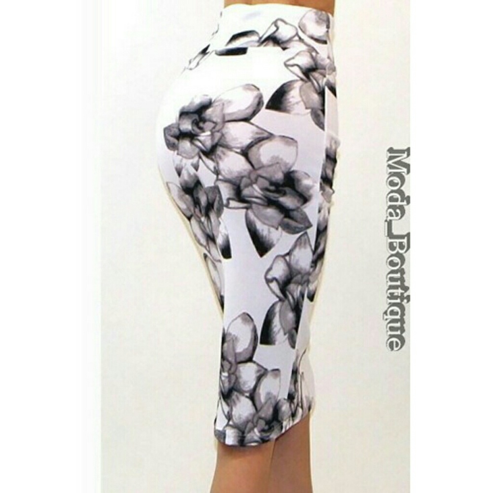 Beautiful Floral Pencil Skirt - Picture 3 of 3