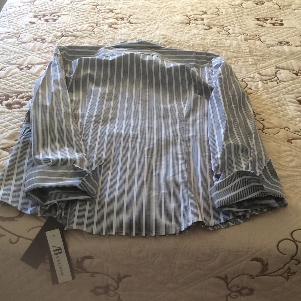 THE RIGHT SHIRTS - Picture 2 of 4